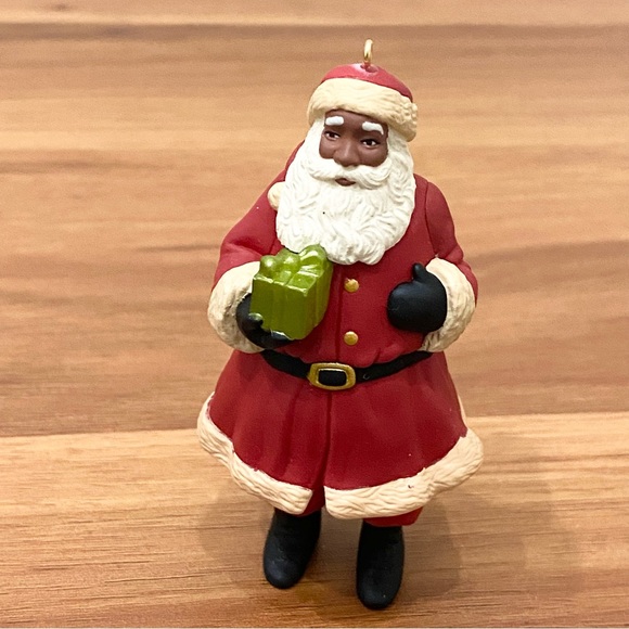 2010 HALLMARK Keepsake One Last Gift AA Santa Christmas Tree Ornament - Picture 1 of 12